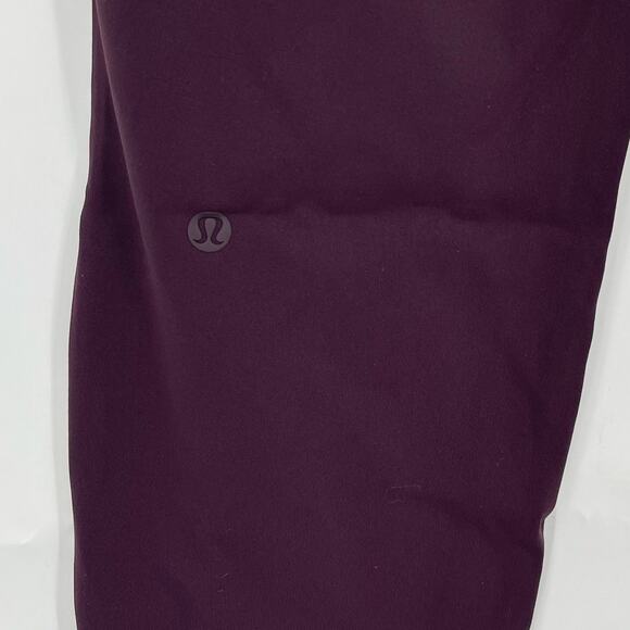 Lululemon On The Fly Woven 28" Size 6 in Dark Cherry - Picture 5 of 6